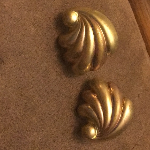 Vintage PAT’D MONET GoldTone Metal Earrings HUGE - Picture 6 of 8